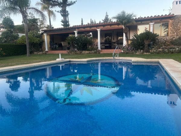 Chalet independiente en venta en Calle Avellano, 13, Marbella
thumbnail 1