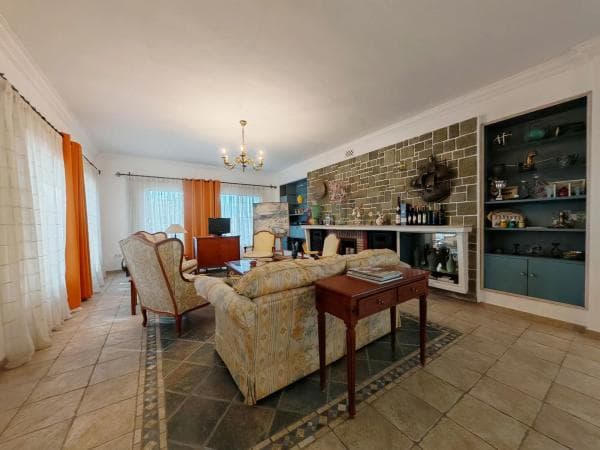 Chalet independiente en venta en Barrio El Rosario-Ricmar, Marbella
thumbnail 2