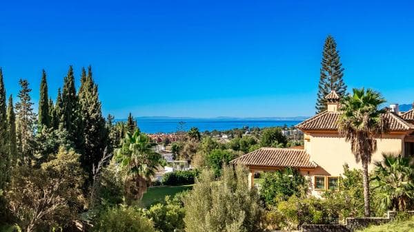 Chalet independiente en venta en Calle los Claveles, Marbella
thumbnail 1