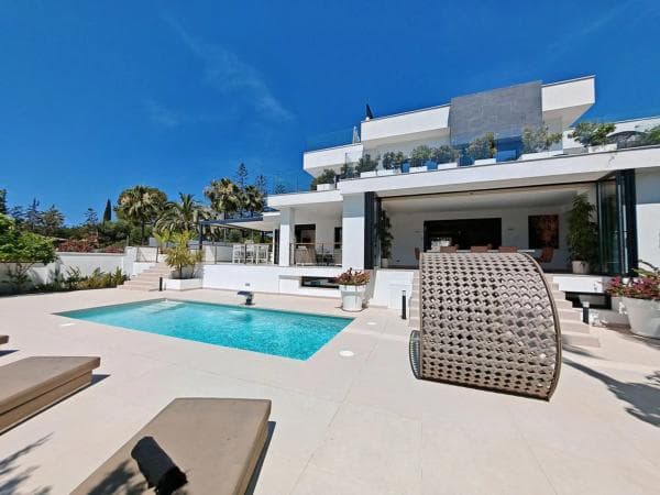 Chalet independiente en venta en Barrio El Rosario-Ricmar, Marbella
thumbnail 1