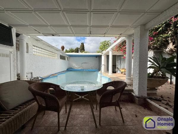 Chalet independiente en venta en Barrio El Rosario-Ricmar, Marbella
photo 1