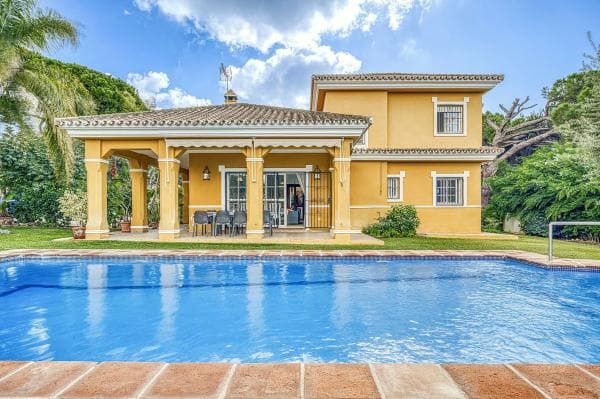 Chalet independiente en venta en Camino de los Leñadores, Marbella
thumbnail 1