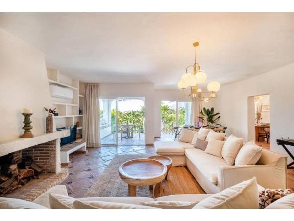 Chalet independiente en venta en Barrio El Rosario-Ricmar, Marbella
thumbnail 2