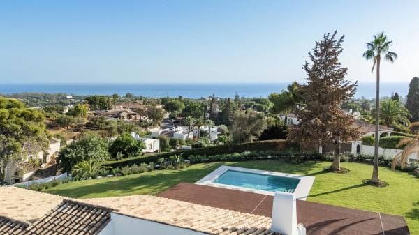 Chalet independiente en venta en AV LOS PINOS-EL ROSARIO, 66, Marbella
photo 1