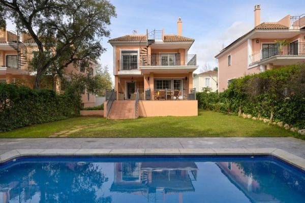 Chalet independiente en venta en Barrio El Rosario-Ricmar, Marbella
thumbnail 1