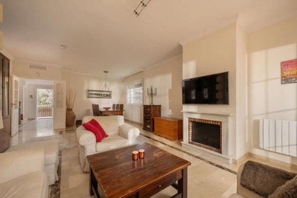 Chalet independiente en venta en Barrio El Rosario-Ricmar, Marbella
thumbnail 2