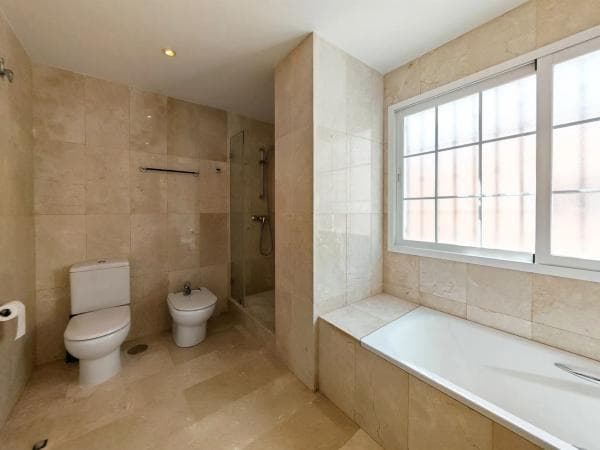 Chalet independiente en venta en Calle San Manuel s/n, Marbella
thumbnail 1