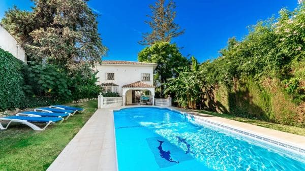 Chalet independiente en venta en Urbanización el Rosario, Marbella
thumbnail 1
