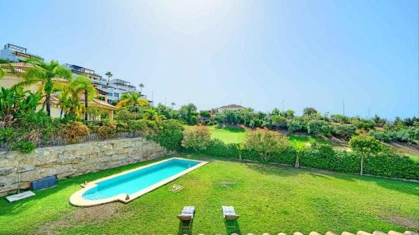 Chalet independiente en venta en Lugar Urbanizacion Santa Clara Golf, Marbella
photo 1