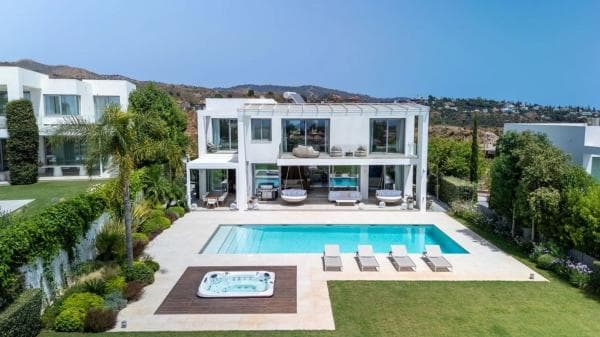 Chalet independiente en venta en Calle Sand, Marbella
thumbnail 1
