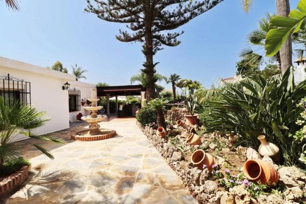 Chalet independiente en venta en Camino de los Madereros, Marbella
thumbnail 1