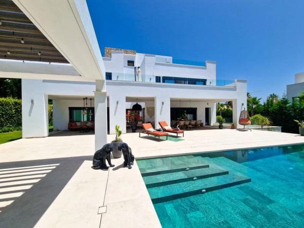 Chalet independiente en venta en C./ Nardo, 107, Marbella
thumbnail 2