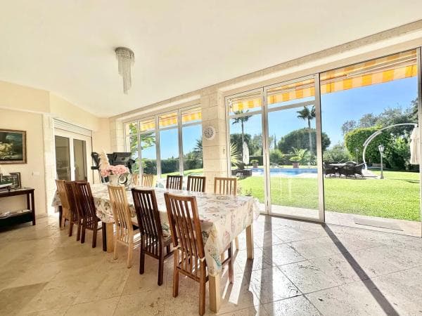Chalet independiente en venta en Calle Algarrobos los, Marbella
thumbnail 1
