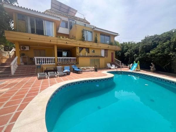 Chalet independiente en venta en Barrio El Rosario-Ricmar, Marbella
thumbnail 1