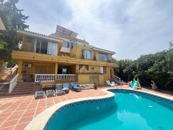 Chalet independiente en venta en Barrio El Rosario-Ricmar, Marbella
thumbnail 2