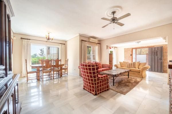 Chalet independiente en venta en Barrio El Rosario-Ricmar, Marbella
thumbnail 1