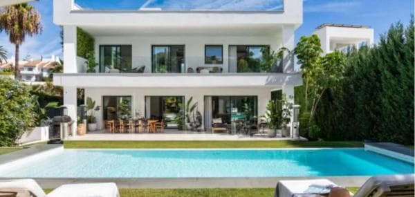 Chalet independiente en venta en Calle las Gardenias s/n, Marbella
photo 1