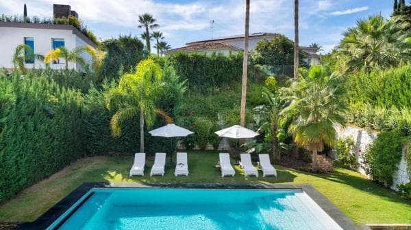 Chalet independiente en venta en Calle las Gardenias s/n, Marbella
thumbnail 2