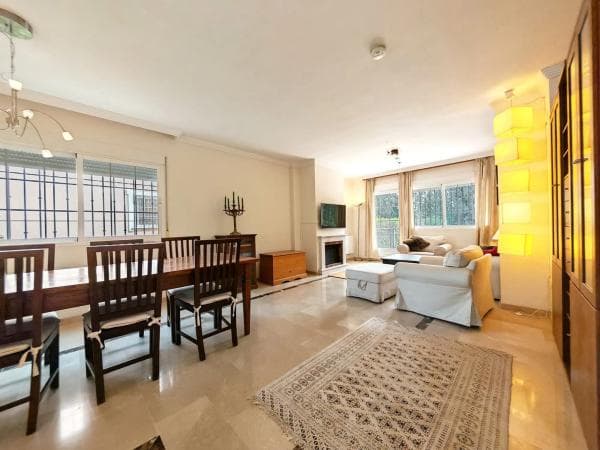 Chalet independiente en venta en Barrio El Rosario-Ricmar, Marbella
thumbnail 2