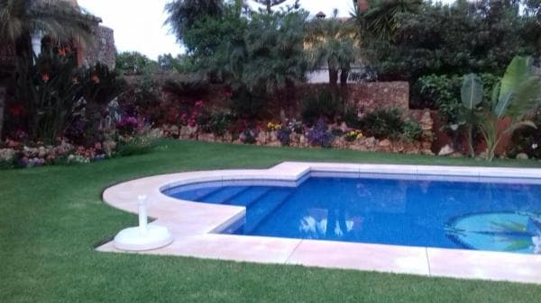 Chalet independiente en venta en Barrio El Rosario-Ricmar, Marbella
photo 1