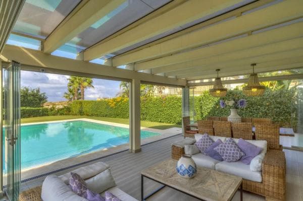 Chalet independiente en venta en Barrio Costabella, Marbella
thumbnail 1