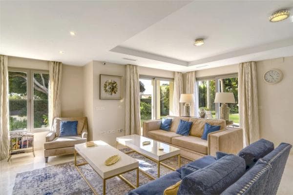 Chalet independiente en venta en Barrio Costabella, Marbella
thumbnail 2