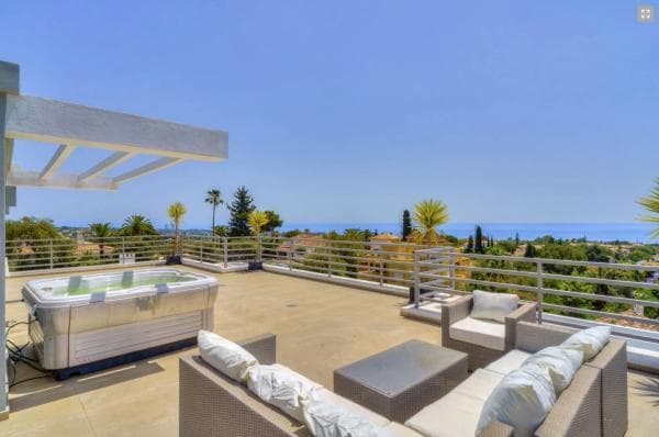 Chalet independiente en venta en Barrio El Rosario-Ricmar, Marbella
thumbnail 2
