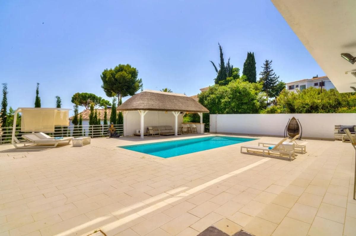 Venta de chalet independiente en Barrio El Rosario-Ricmar, Marbella
photo 3