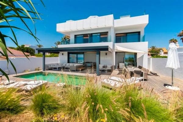 Chalet independiente en venta en Barrio Costabella, Marbella
thumbnail 1