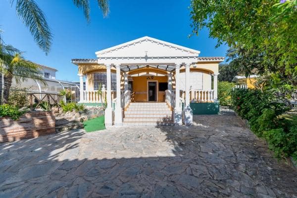 Chalet independiente en venta en Barrio El Rosario-Ricmar, Marbella
photo 1