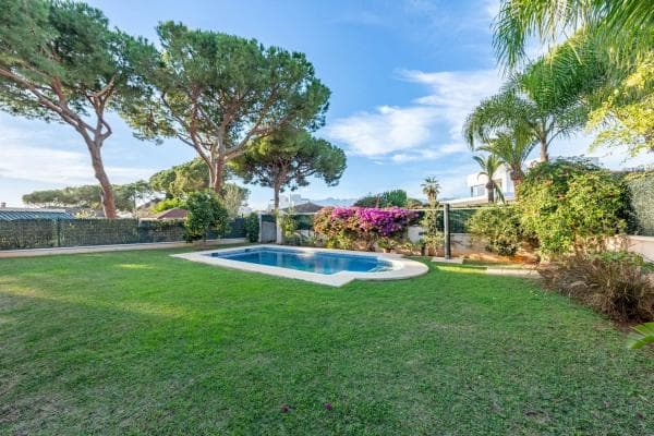 Chalet independiente en venta en Barrio Costabella, Marbella
thumbnail 1