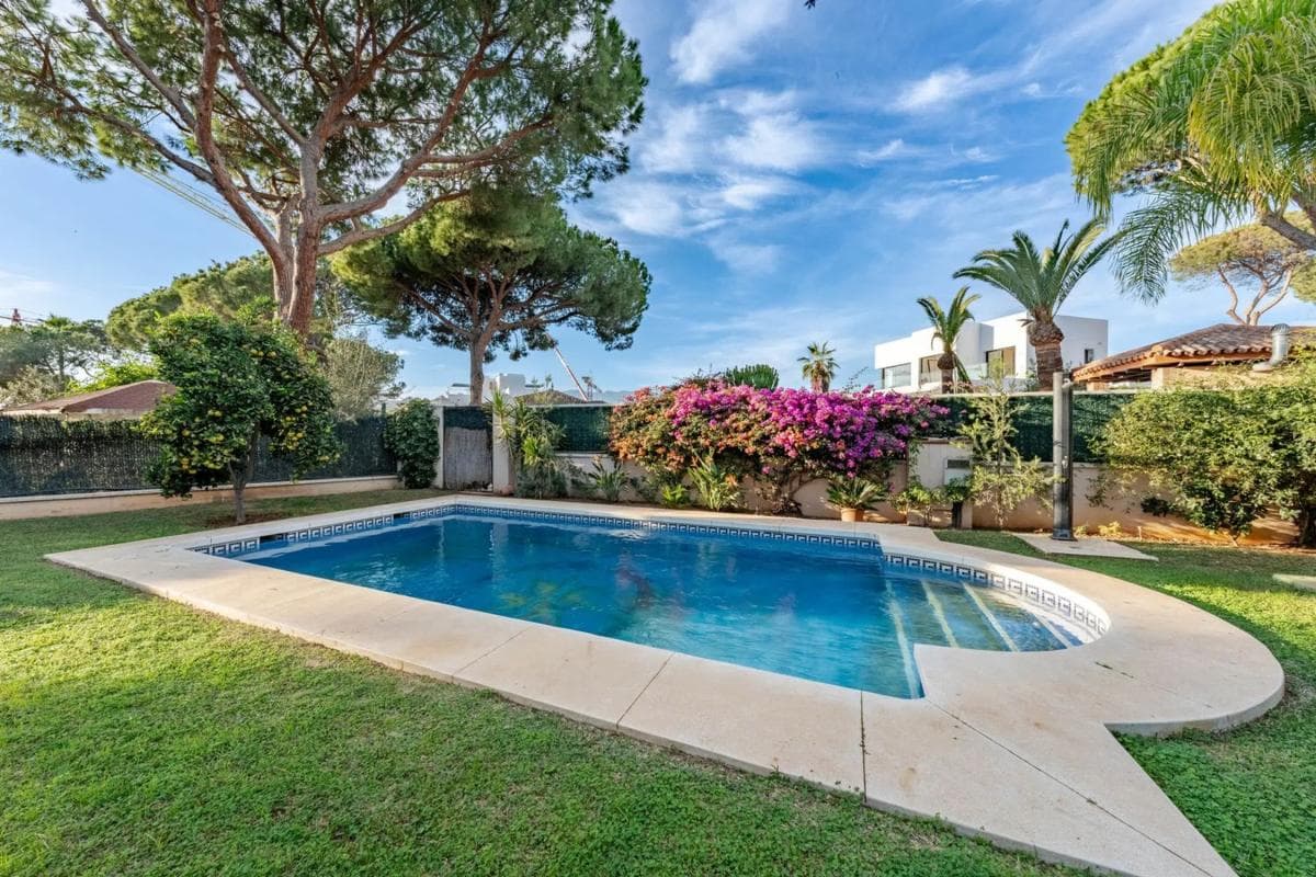 Venta de chalet independiente en Barrio Costabella, Marbella
photo 3