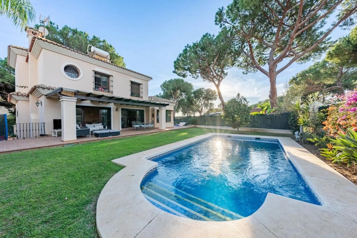 Venta de chalet independiente en Barrio Costabella, Marbella
photo 4