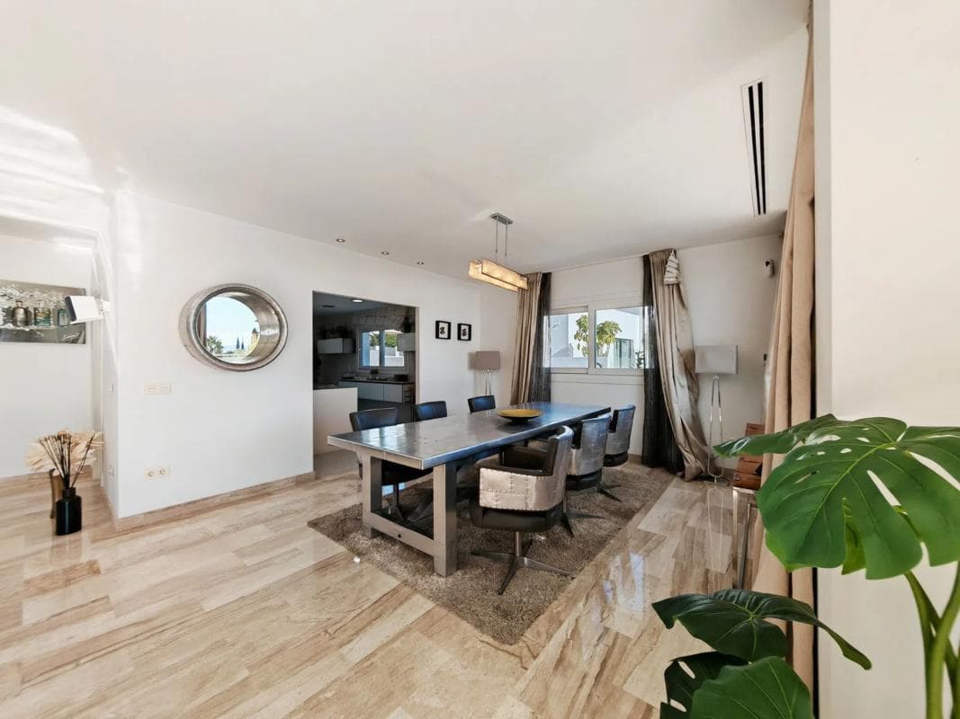 Venta de chalet independiente en Barrio El Rosario-Ricmar, Marbella
photo 2