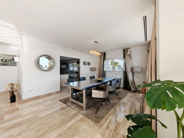 Chalet independiente en venta en Barrio El Rosario-Ricmar, Marbella
thumbnail 1