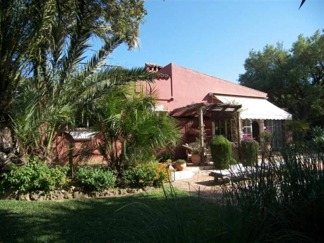 Sale of independent chalet in Barrio El Rosario-Ricmar, Marbella
photo 4