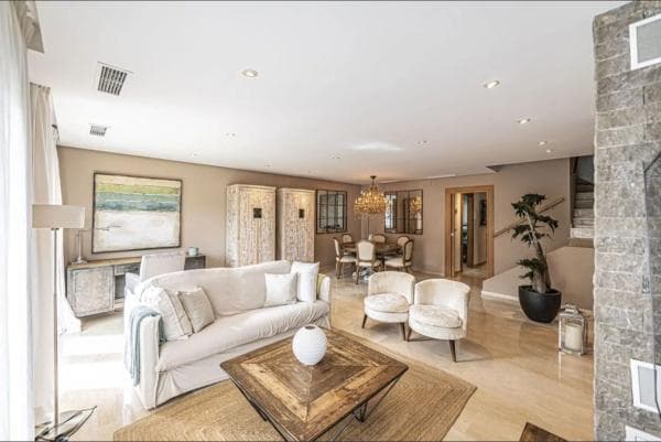 Chalet adosado en venta en Barrio Valdeolletas-Las Cancelas-Xarblanca , Marbella thumbnail 1