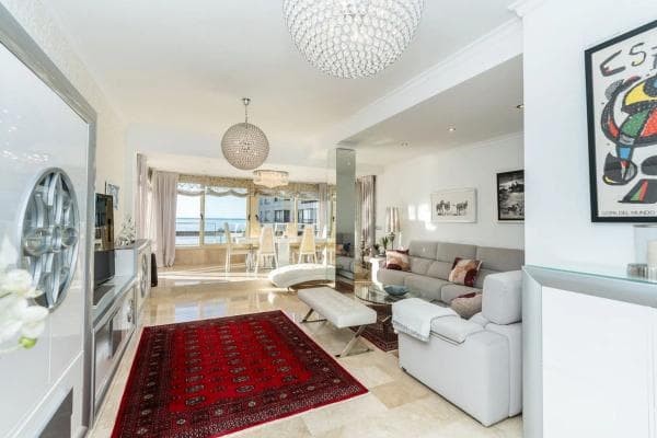 Piso en venta en Avenida del Mar, Marbella
photo 1