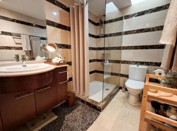 Chalet adosado en venta en Barrio Valdeolletas-Las Cancelas-Xarblanca , Marbella thumbnail 2