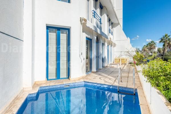 Piso en venta en Barrio Playa de la Fontanilla, Marbella
thumbnail 1
