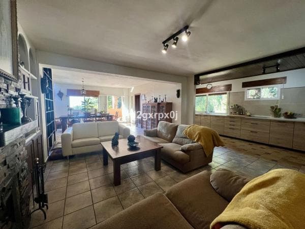 Chalet independiente en venta en Urbanización Montua, Marbella
thumbnail 1