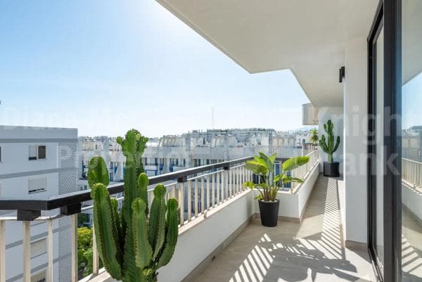 Ático en venta en Barrio Casco Antiguo, Marbella thumbnail 1