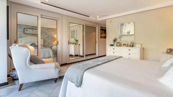 Piso en venta en Calle Estébanez Calderón, 6, Marbella
photo 1