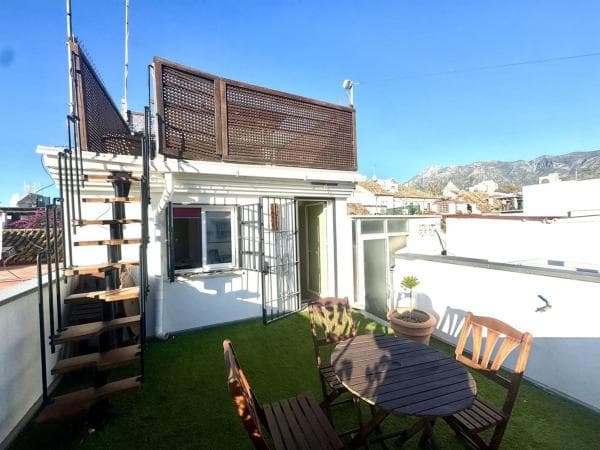 Chalet adosado en venta en Calle Postigos, 3 , Marbella thumbnail 1