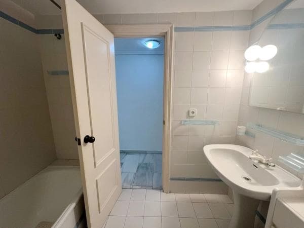Piso en venta en Calle Jacinto Benavente, 17, Marbella
photo 1