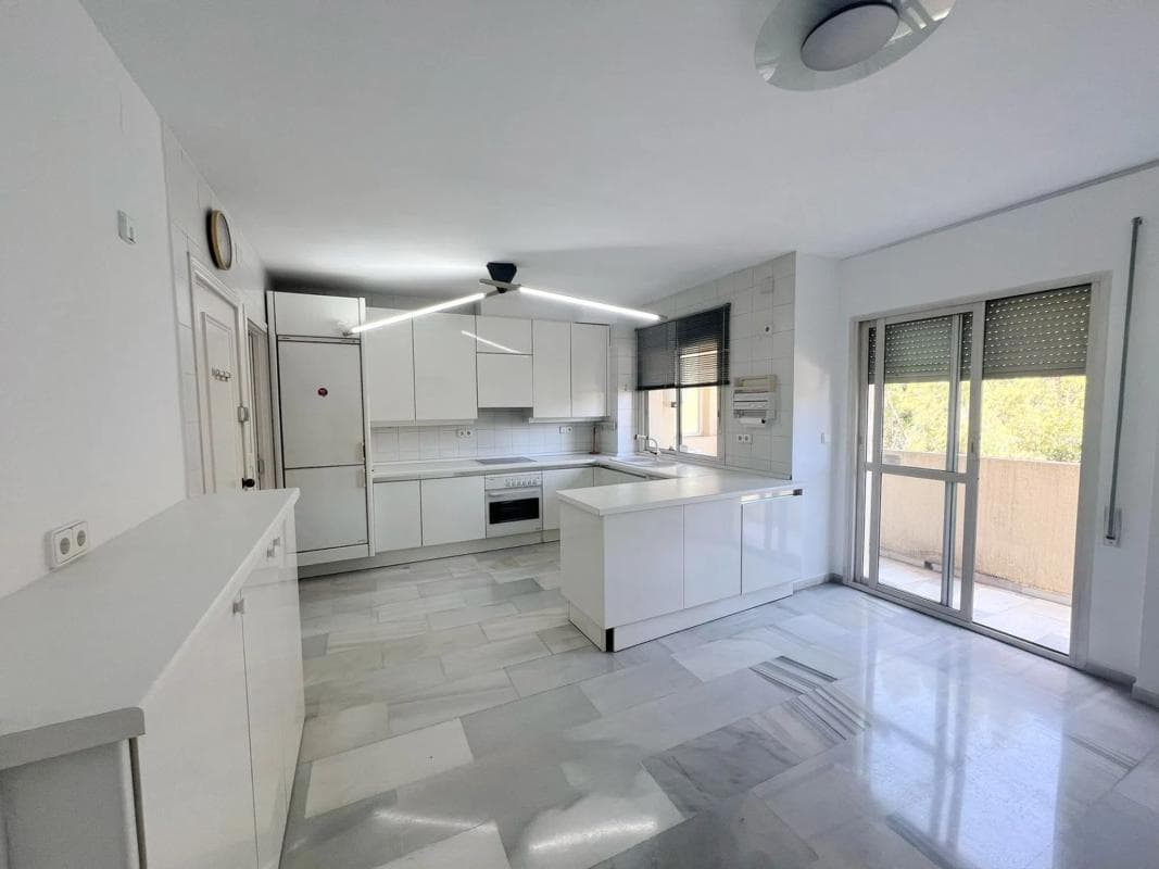 Venta de piso en Calle Jacinto Benavente, 17, Marbella
photo 4