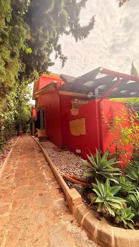 Sale of independent chalet in Avenida las Palmeras, 1111, Marbella
photo 2