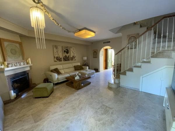 Chalet adosado en venta en Camino del Trapiche , Marbella thumbnail 2