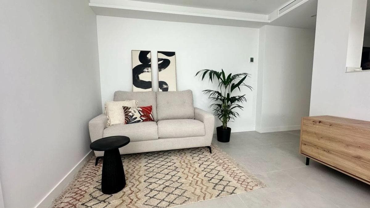 Sale of apartment in Calle CAMILO JOSÉ CELA, 6, Marbella
photo 2