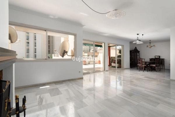 Ático en venta en Calle Jacinto Benavente, Marbella photo 1